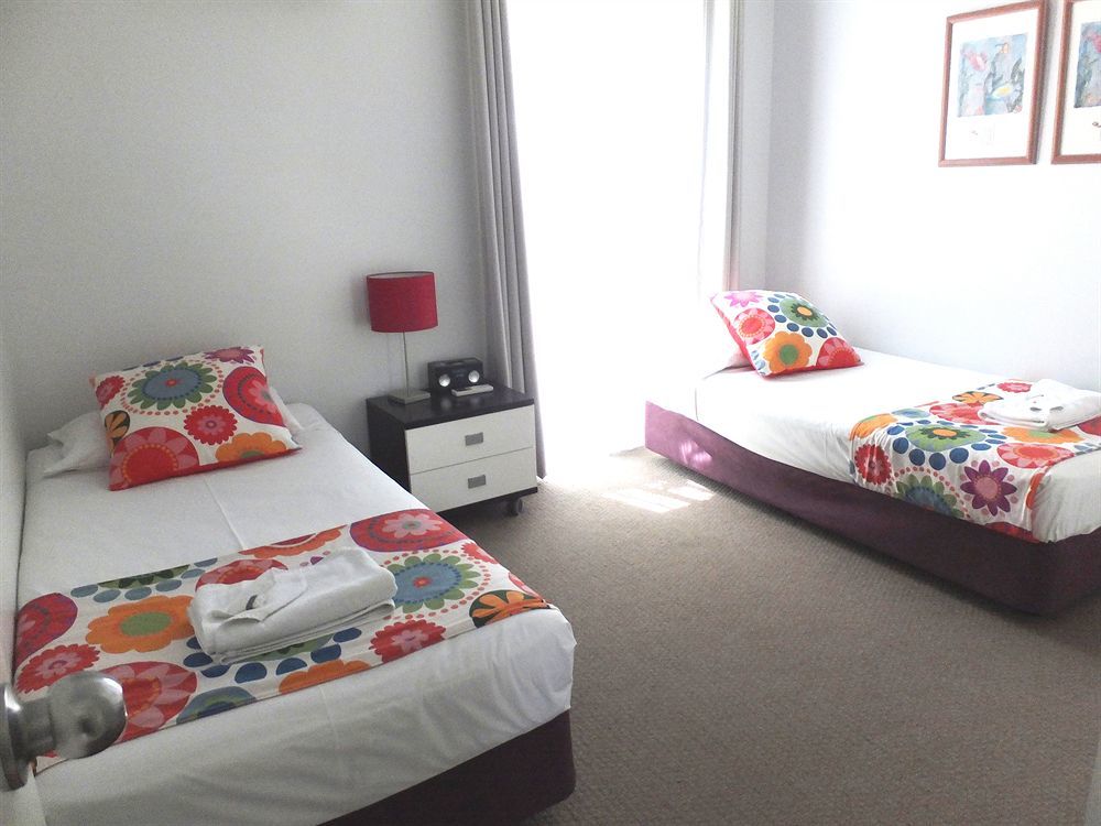 מקיי The Shores Holiday Apartments מראה חיצוני תמונה